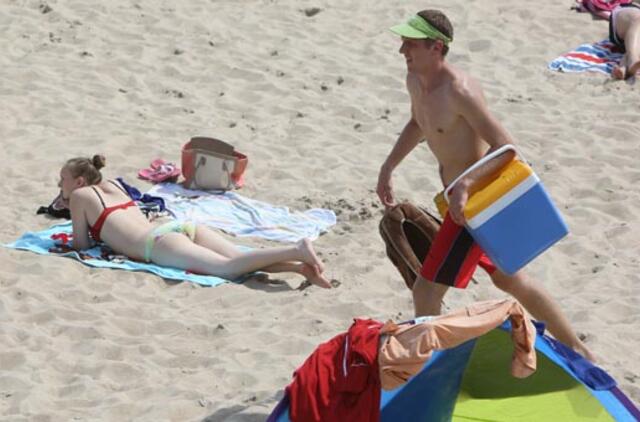 Valgyti paplūdimyje nesaugu, bet čeburekai populiarūs