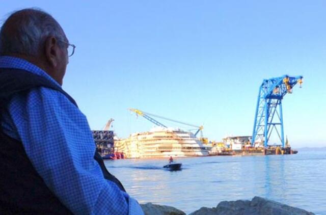 Prie Italijos krantų prasidėjo lainerio "Costa Concordia" pakėlimo nuo dugno operacija