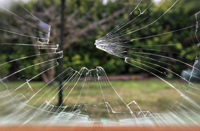 Savaitgalį pavogė įrankius, apiplėšė parduotuvę