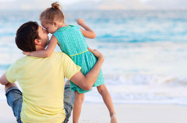 Būsimos mamos ir tėčiai žygiuos į savo mokyklą