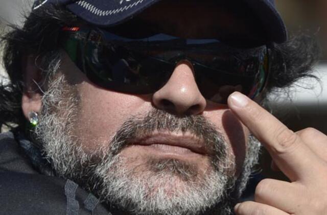Diegas Maradona skėlė antausį žurnalistui