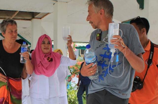 Indonezijoje nuskendus laivui vis dar ieškoma dingusių turistų