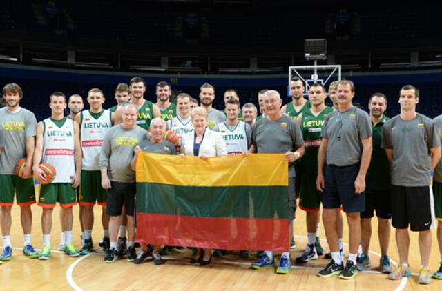 Lietuvos krepšinio rinktinei - Trispalvė iš Prezidentės rankų