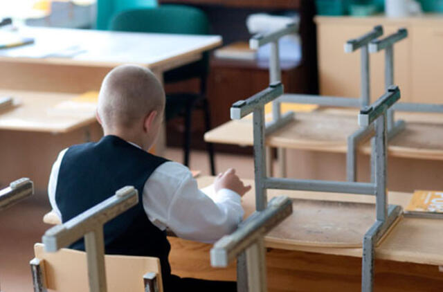 Pedagogai grasina streiku