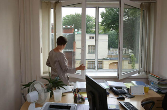 Valdininkai neatlaiko karščio