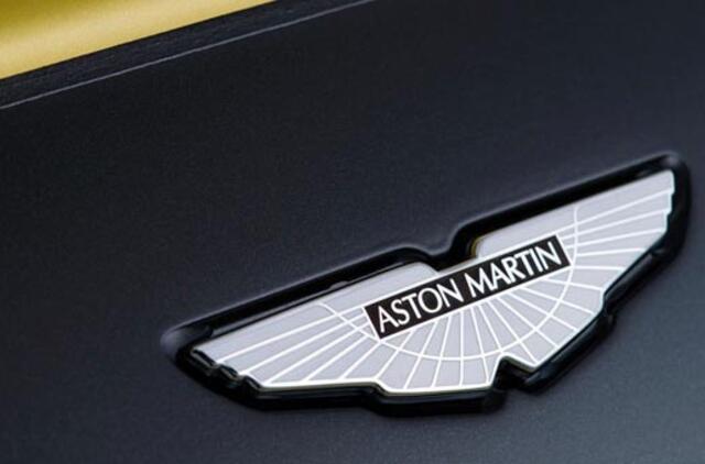 "Daimler" + "Aston Martin" = meilė?