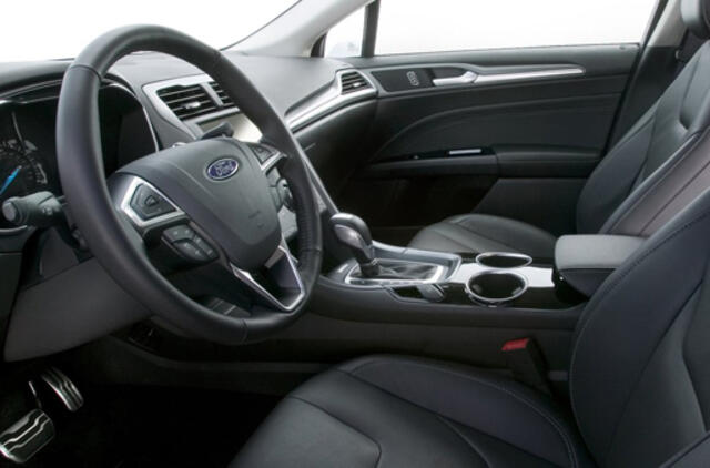 "Ford Motor" atšaukia 850 tūkst. automobilių dėl oro pagalvių problemų