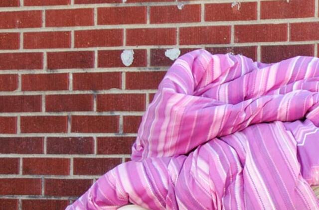 Ignalinoje mirė iš penkto daugiabučio aukšto paklodžių virve besileidusi moteris