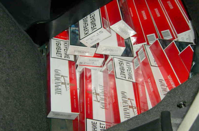 Kauniečio automobilyje–slėptuvėje – tūkstančiai pakelių cigarečių