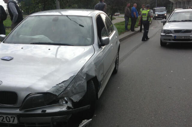 Keitė važiavimo kryptį, nepastebėjo BMW