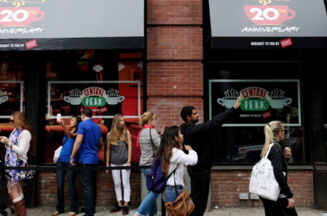 Kultinio serialo "Draugai" kavines Niujorke ir Pekine užplūdo lankytojai