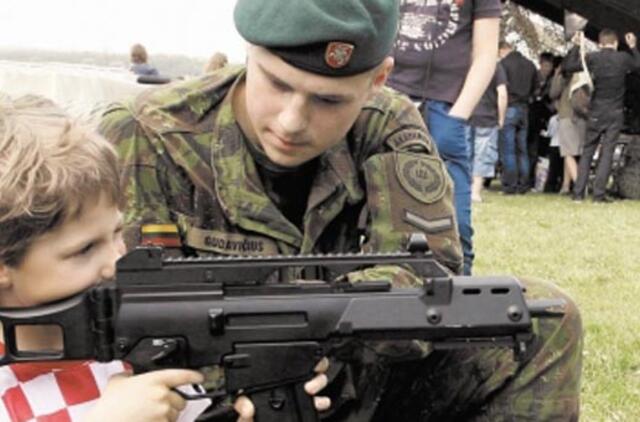 Moksleiviams gali tekti ruoštis karui