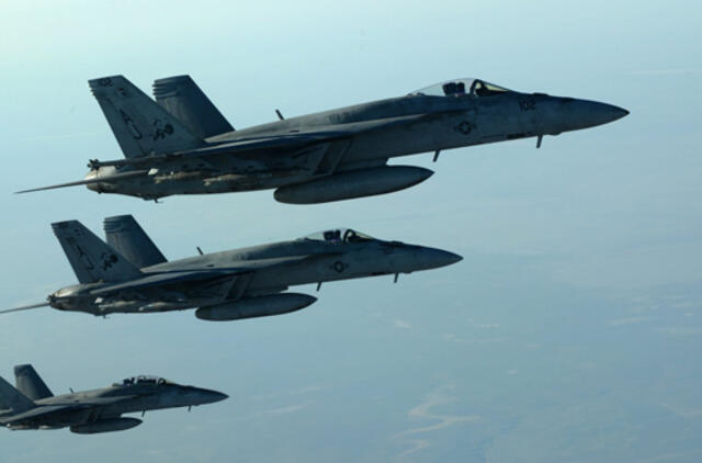 Sirija: per antiteroristinės koalicijos aviacijos antskrydžius sunaikinta 15 islamistų