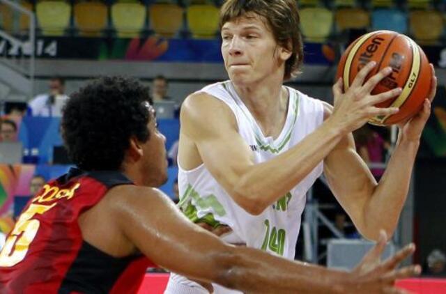 Slovėnijos krepšininkai po atkaklios kovos įveikė Angolą