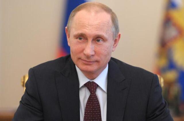 Vladimiras Putinas pareiškė duosiąs "adekvatų atsaką" į NATO pajėgų stiprinimą Rytų Europoje