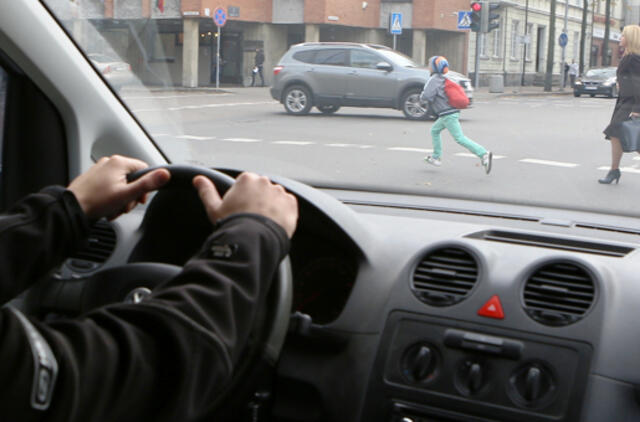 Apie transporto priemonių su perkeltu vairu registravimą Lietuvoje