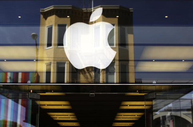 "Apple" pardavimai lenkia prognozes po stiprių "iPhone" pardavimų