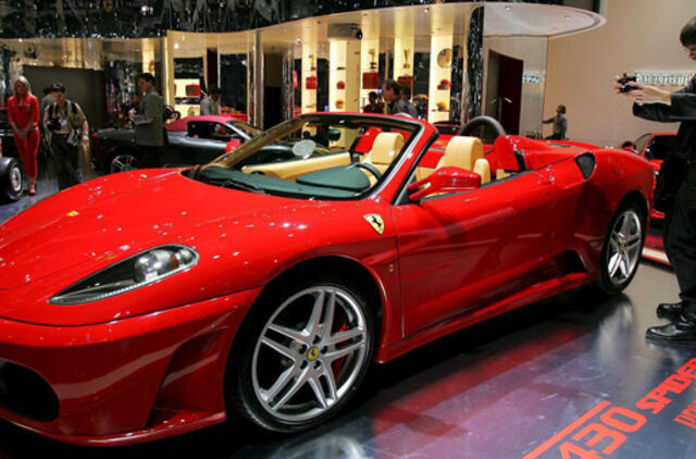 "Fiat Chrysler" atsiskirs nuo "Ferrari" ir sukurs atskirą padalinį