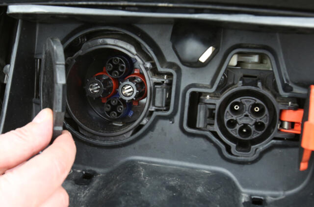 Greitojo įkrovimo stotelė Vilniuje per dieną įkrauna du elektromobilius