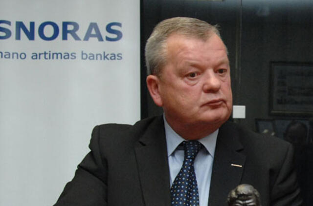 Iš buvusio bankininko nori atimti pinigus