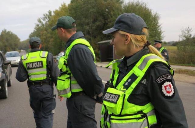 Kelių policininkai bėglius vaikėsi ir pievose