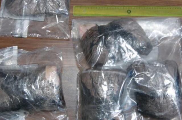 Kretingoje įkliuvo jaunuoliai su 17 paketėlių