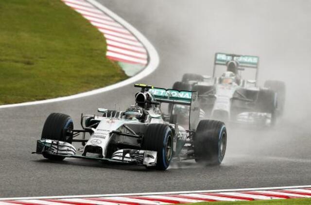 Lietingose "Formulės-1" lenktynėse Japonijoje - Luiso Hamiltono pergalė ir baisi Žiulio Bjančio avarija