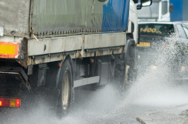 Nuo spalio 1 d. brangsta mokami keliai Baltarusijoje