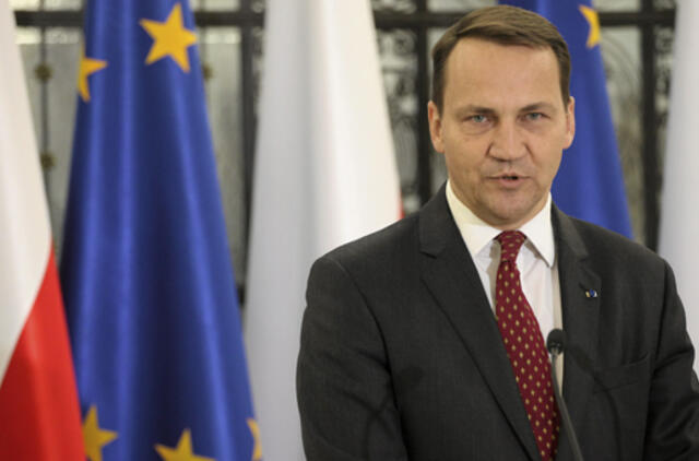 Radoslavas Sikorskis: Vladimiras Putinas siūlė Lenkijai pasidalinti Ukrainą