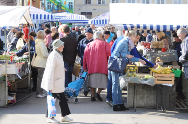 Siūloma į turgavietes grąžinti prekybą alkoholio turinčia kosmetika