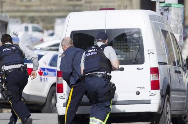 Trijose Kanados sostinės vietose aidėjo šūviai