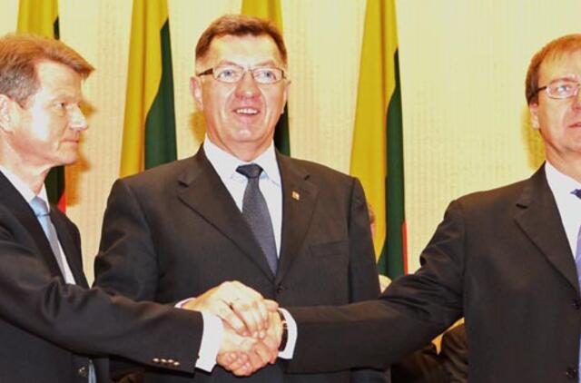 Valdančioji koalicija kasa sau reitingų duobę