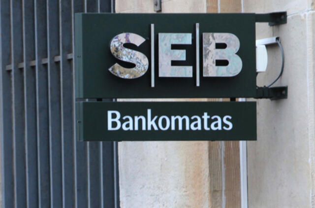Vilniuje pradėjo veikti pirmieji eurus išduodantys SEB banko bankomatai