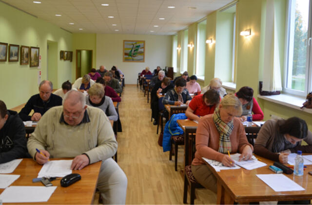 Žemaičiai sprendė kryžiažodžius