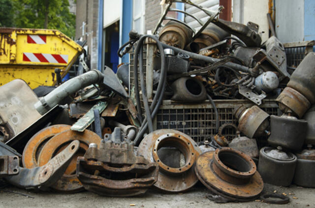 Automobilių laužyne rastas vyro kūnas