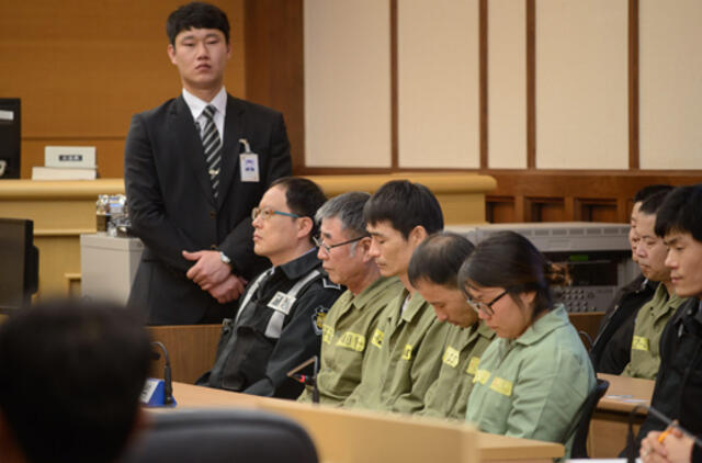 Nuskendusio Pietų Korėjos kelto "Sewol" kapitonui skirta 36 metų laisvės atėmimo bausmė