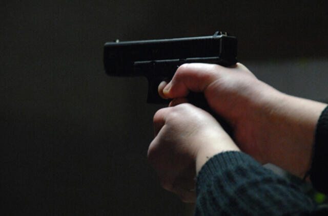 Pasienietis kulkomis suvarpė rūkalus gabenusio automobilio padangas