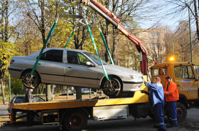 Siūloma švelninti nutemptų automobilių atsiėmimo tvarką