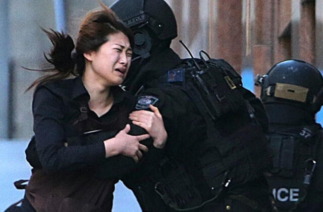 Per pareigūnų šturmą Sidnėjaus kavinėje žuvo įkaitas ir užpuolikas