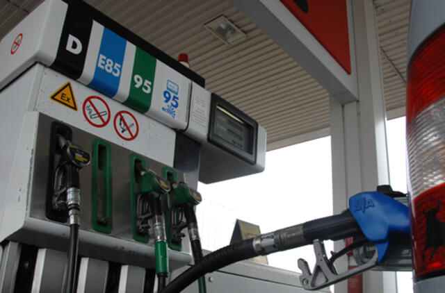 Benzinas gruodį gali pigti iki 4,10 lito už litrą