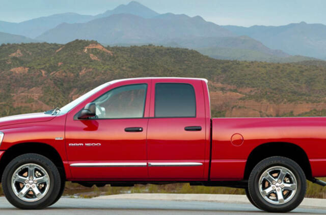 "Chrysler Group" atšaukia "Dodge Ram" modelius