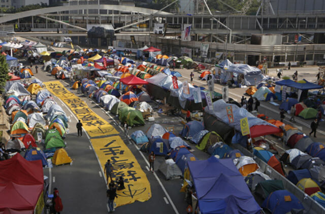 Honkongo protestuotojams įsakyta atlaisvinti gatves iki ketvirtadienio