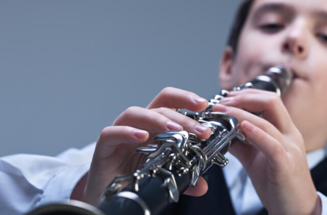 Iš dešimtmečio vidury dienos atimtas muzikos instrumentas