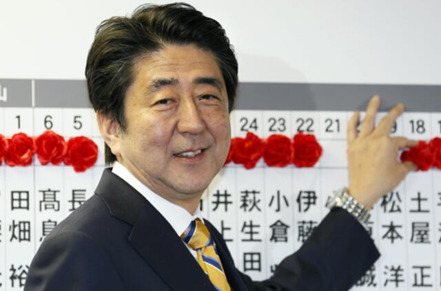 Japonijos premjero partija laimėjo pirmalaikius rinkimus
