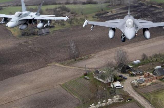 NATO naikintuvai per savaitę du kartus kilo atpažinti ir lydėti Rusijos orlaivių