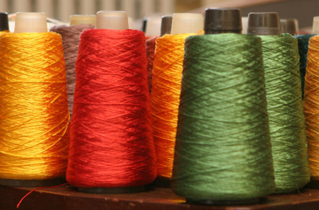 Muitininkai sulaikė visą paletę nedeklaruotų segtukų, siūlų, CD ir DVD diskų