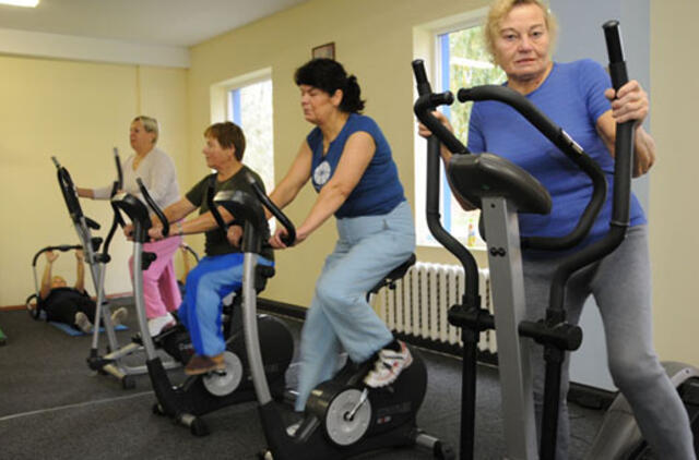 Senjorams žada ir maudynes baseine, ir šiltesnį gyvenimą