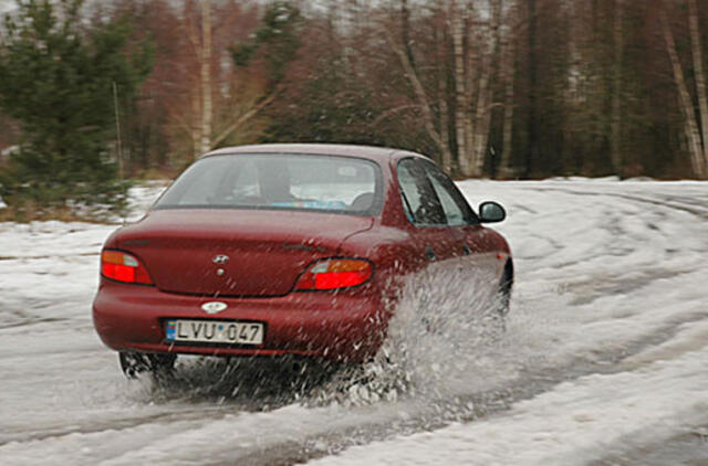 Slidžiame kelyje - be staigių judesių