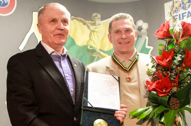 Arminui Narbekovui - Sporto garbės kryžius ir Olimpinė žvaigždė