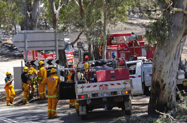 Australijos ugniagesiai įspėja dėl blogėjančių orų
